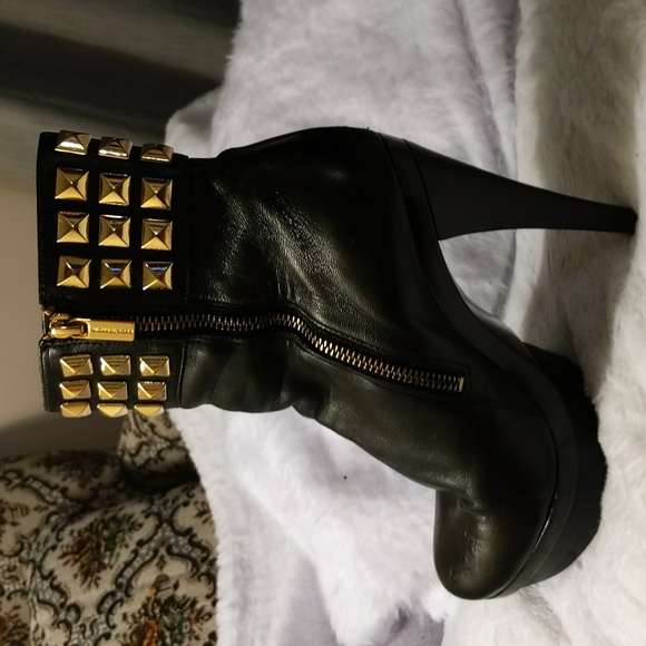 Michael Kors| Aria Black Leather Ankle Boots 4" Heels Gold Toned Stud Detailing - Picture 1 of 14